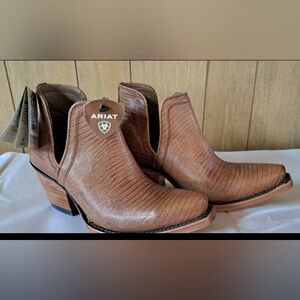 New Ariat Dixon Snip Toe Cowboy Booties Brown Leather Cowgirl Rodeo Western 5.5